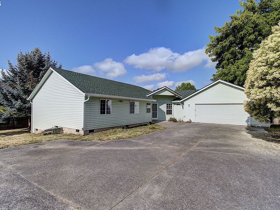 1st image of 3917 NE 39th St