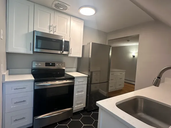 22 Hidden Rd #9, Andover, MA 01810