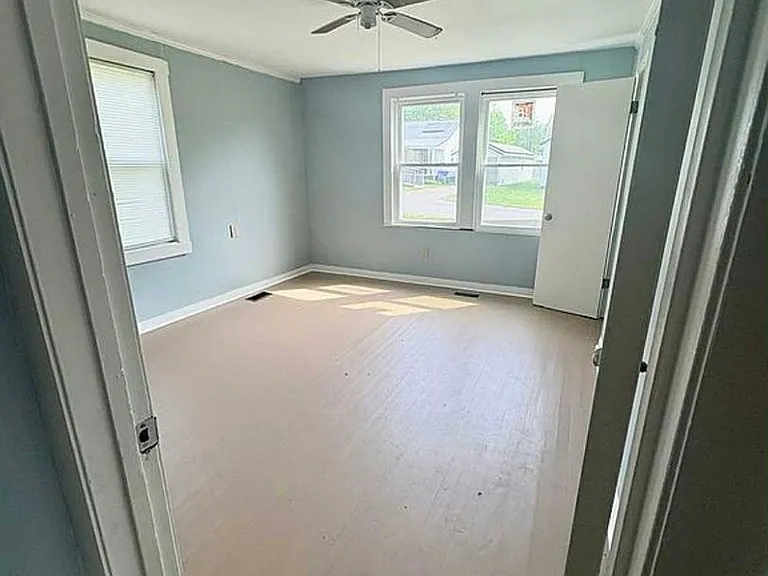 109 Lloyd St — Photo 3
