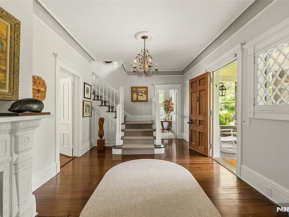 5th image of 128 Westervelt Avenue