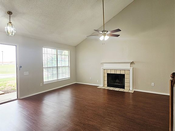 4th image of 3921 Huckleberry Dr
