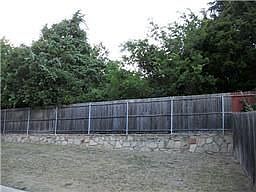 4th image of 3805 English Oak Dr