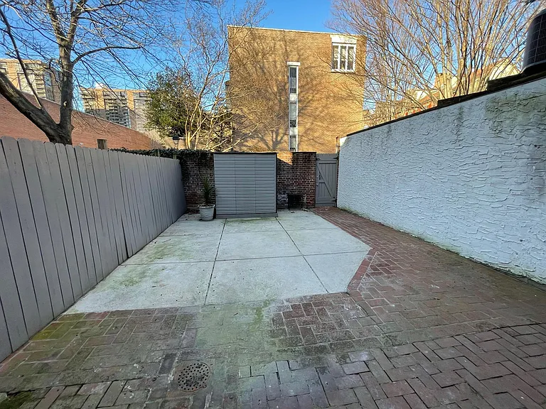 421 Pine St #1E — Photo 11