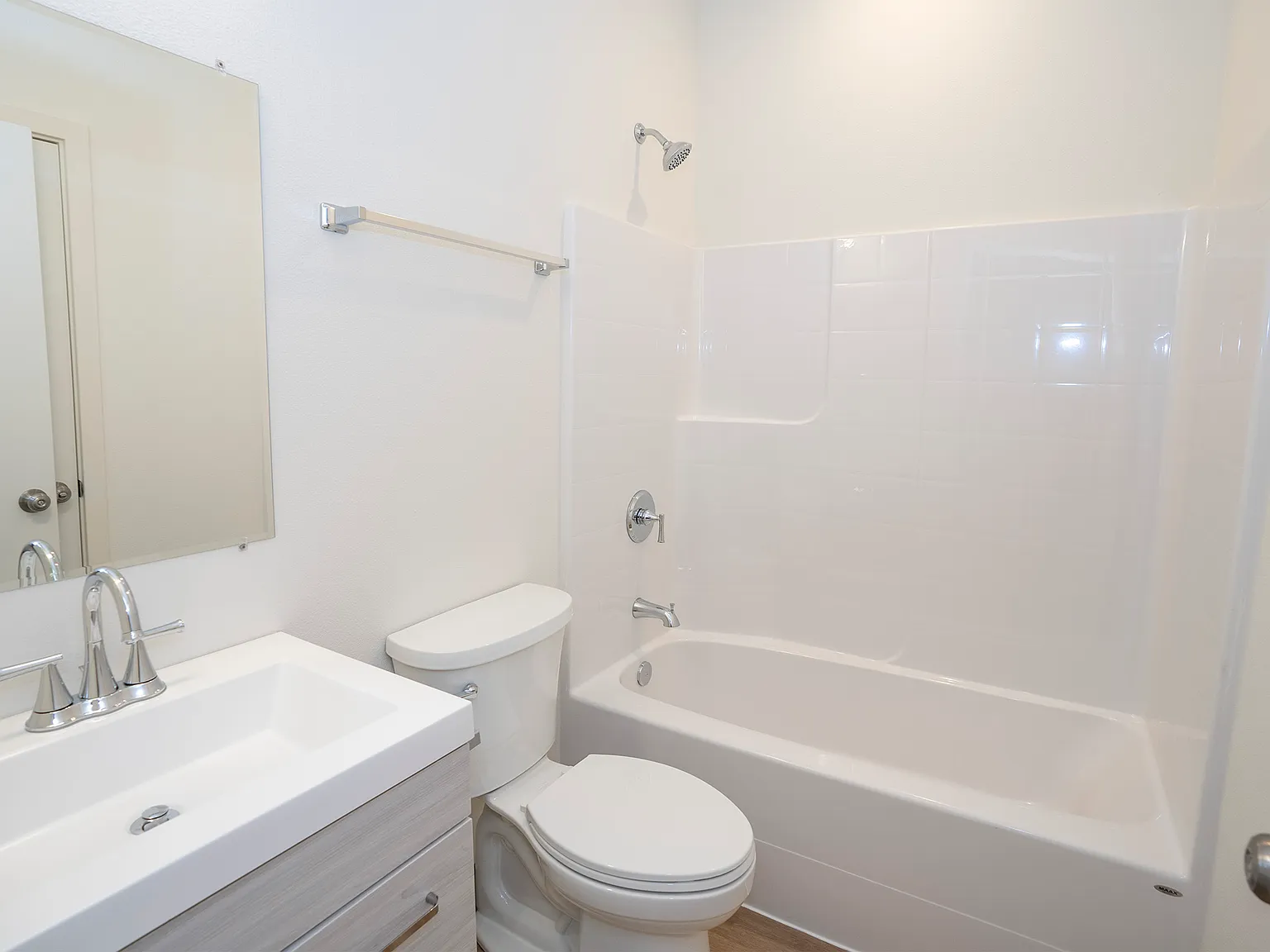 4873 S 48th St — Photo 3