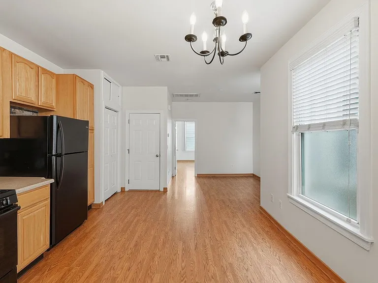 394 Woodlawn Ave #2 — Photo 6