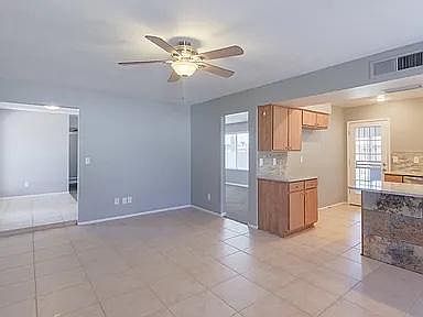 4th image of 908 E Le Marche Ave