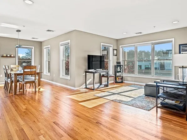 20 Cameron St APT 402, Brookline, MA 02445