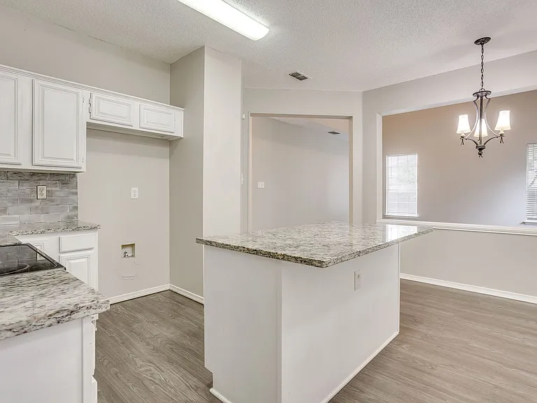 2701 Clovermeadow Dr — Photo 24