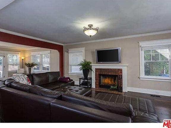 4th image of 726 S Bronson Ave