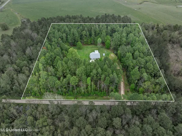 11 Winchester Rd, Poplarville, MS 39470