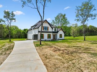 1990 Chicken Rd, Lebanon, TN 37090