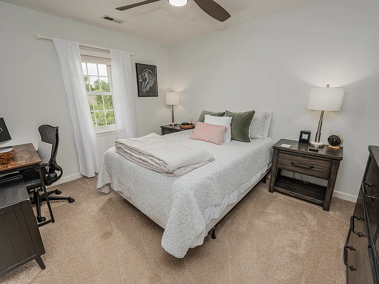 1004 Somerset Ct — Photo 27