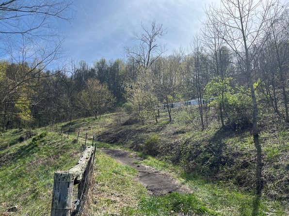 144 Claudes Hill Dr, Swords Creek, VA 24649