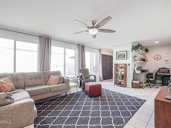 5th image of 194 Laguna Drive E