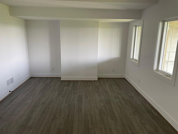 Bonus room/ home office with windows to the view of downtown