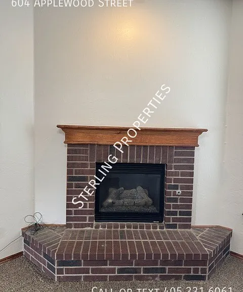 604 Applewood St — Photo 8