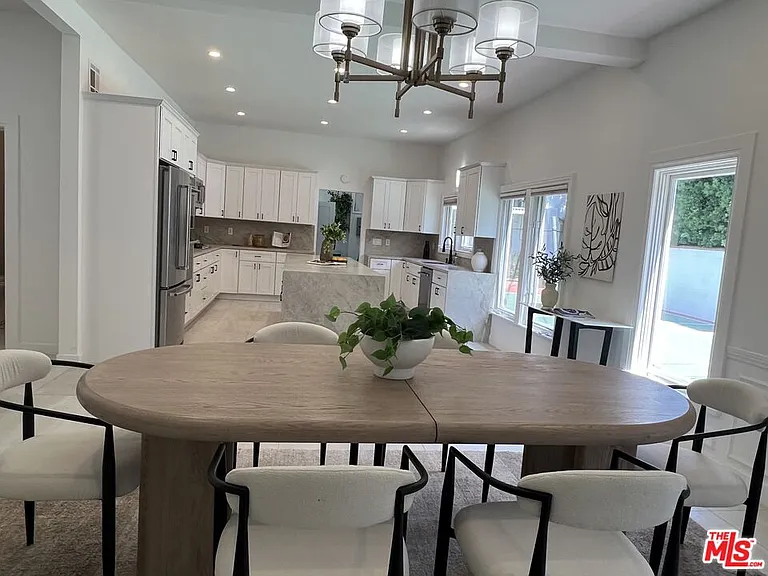 508 N Canon Dr — Photo 22