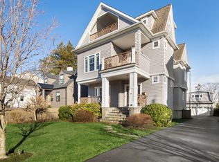 71 Charles St, Fairfield, CT 06824