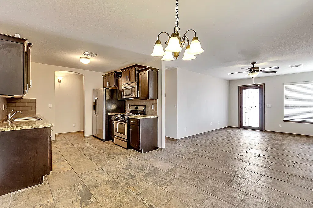 4 bed, 1500 sqft, $1,800 — Photo 4