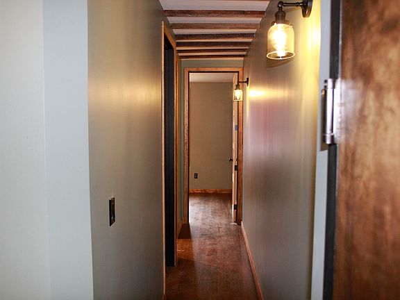 5th image of 194 Montrose Ave