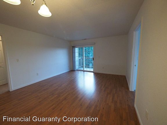 4th image of 94 Charleston Ct #3940852