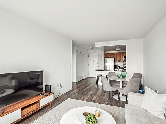 3rd image of 229 Chrystie St APT 813