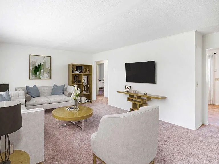 Eatoncrest Apartment Homes — Photo 5