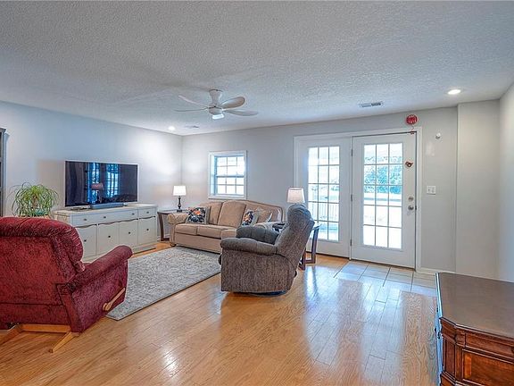 2nd image of 208 Pratt Ave