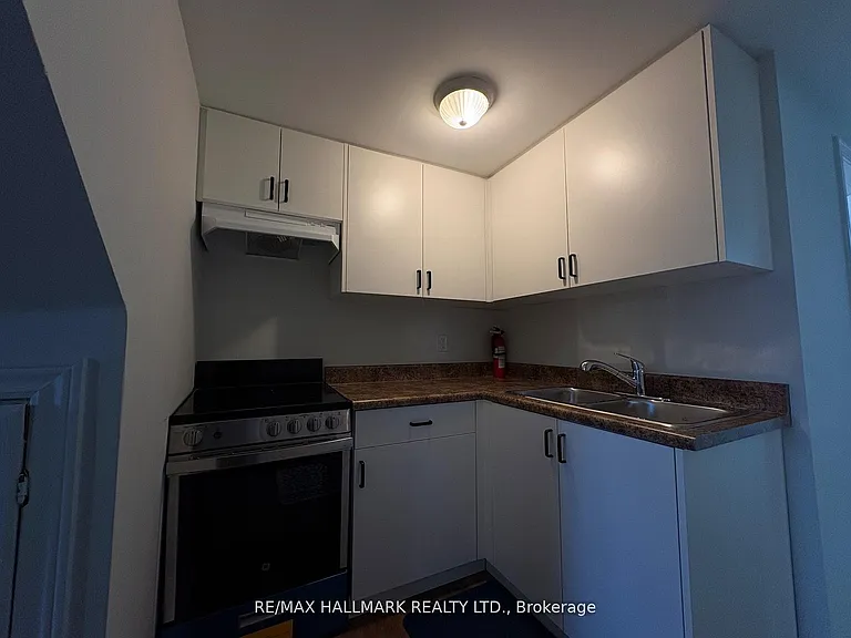 70 Eileen Ave #LOWER — Photo 10