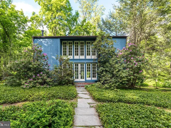 2946 N Sugan Rd, New Hope, PA 18938
