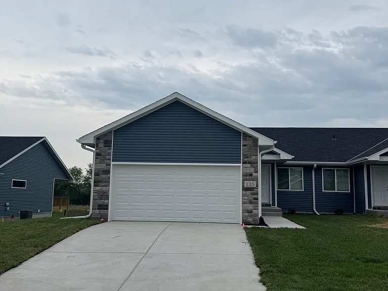 135 W Ida Ln — Photo 1