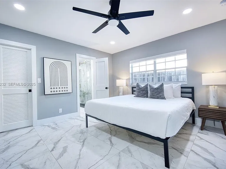 1030 SW 14th Ter #0 — Photo 9