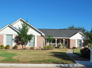 602 Park Dr, Weimar, TX 78962
