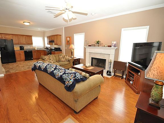 4th image of 198 Carrington Ln
