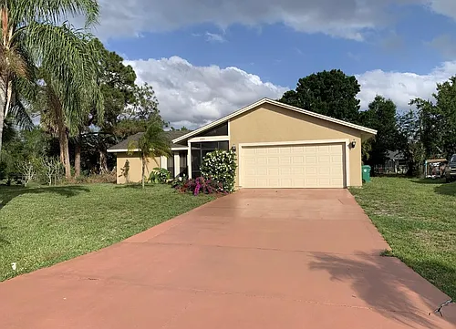 2265 SW Edison Cir Photo 1