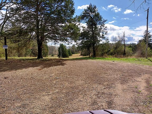 4th image of 919 Skyline Dr