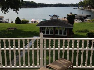 6821 Williams Lake Rd, Waterford, MI 48329