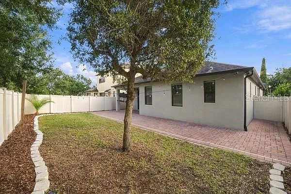 4 bed, 2.0 bath, 2092 sqft, $2,700 — Photo 3