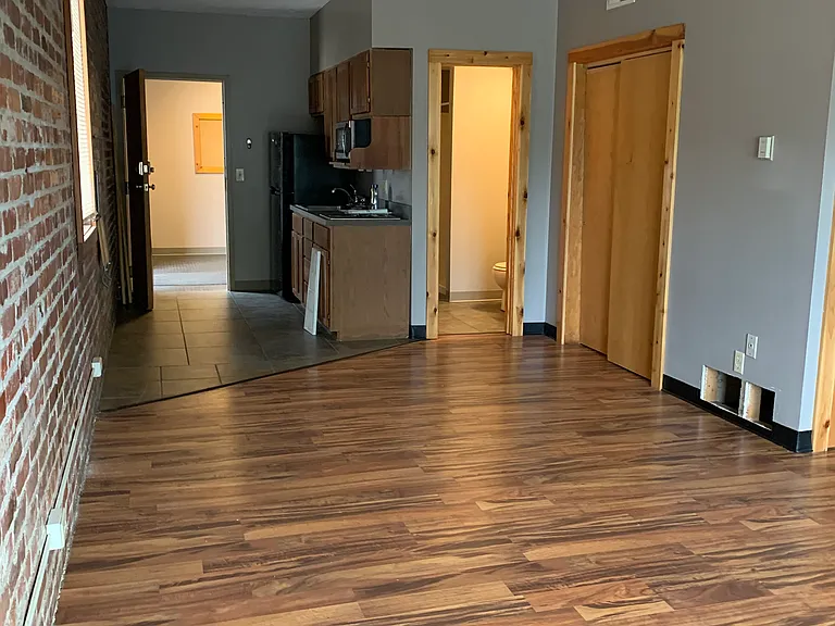 1640 Holdrege St #102 — Photo 2