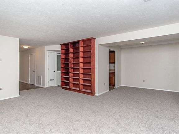 5th image of 35 Elderwood Dr #35