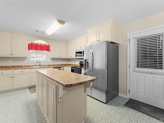 5th image of 3111 Wisteria Ln
