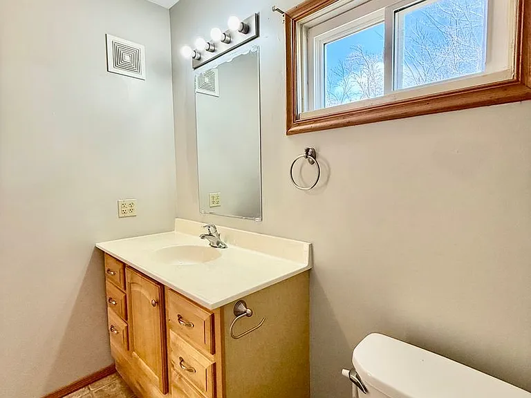 415 7th Ave NE — Photo 3