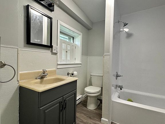 3rd image of 8 Godfrey St Unit D