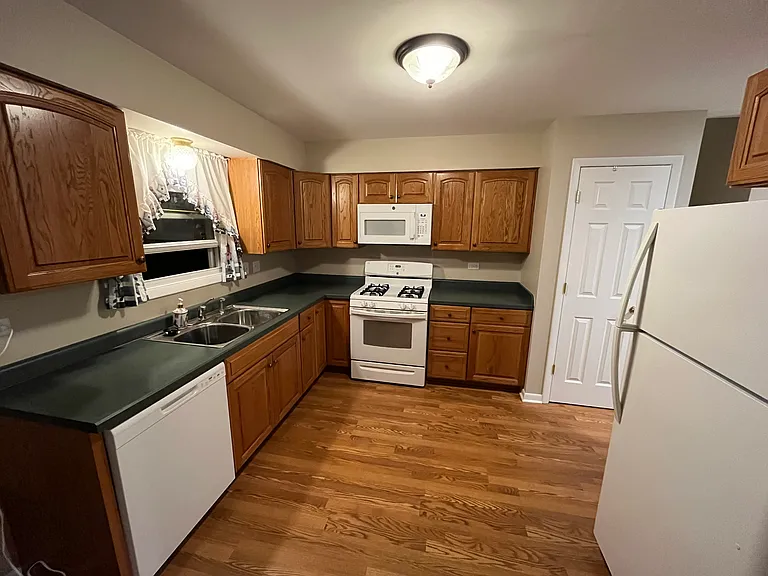 348 Ruth Cir — Photo 2