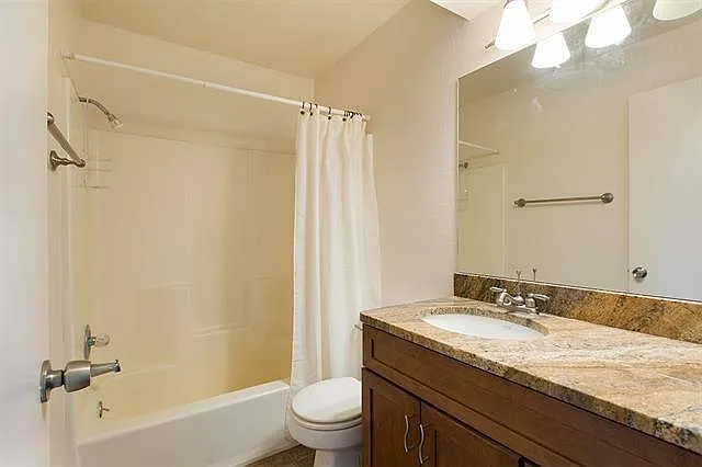 2 bed, 848 sqft, $2,000 — Photo 4