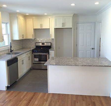 2nd image of 579 S Bayview Ave #0