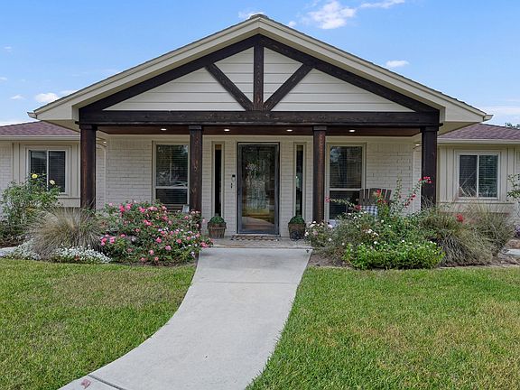 4th image of 8 Cambridge Cir