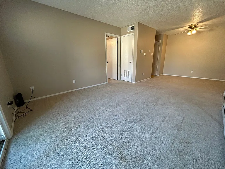 912 N Walnut St — Photo 7