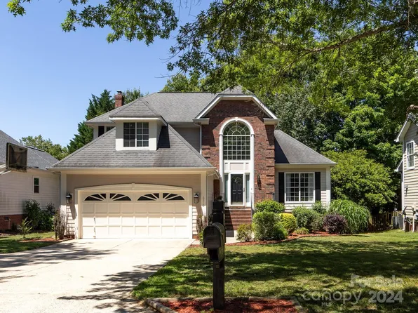 6210 Garamond Ct, Charlotte, NC 28270