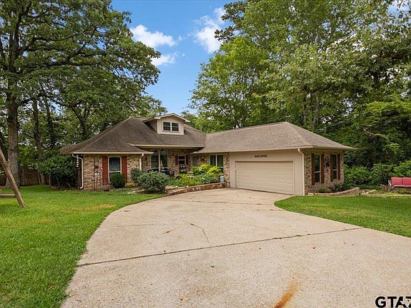 2nd image of 226 Pinewood Ln